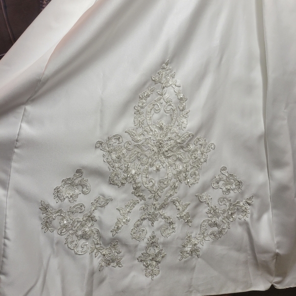 Wedding Dress - Picture 4 of 7